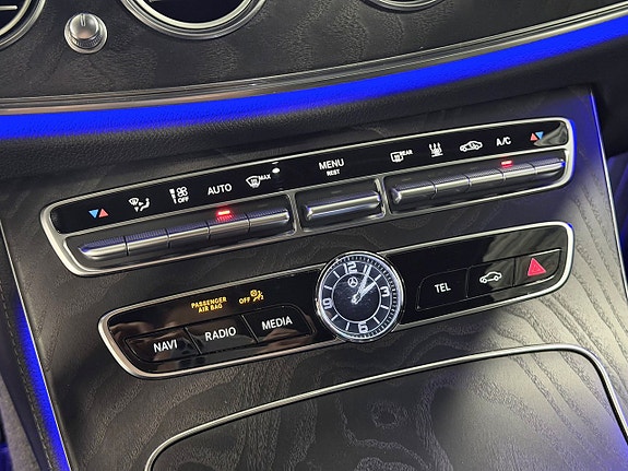 Mercedes-Benz E200 19 of 30