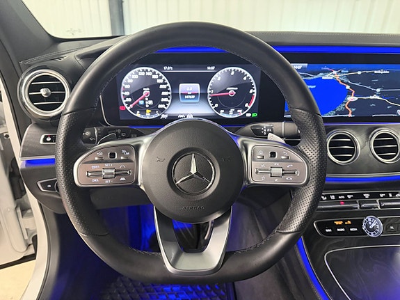 Mercedes-Benz E200 14 of 30
