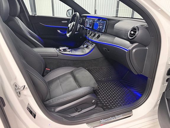 Mercedes-Benz E200 28 of 30