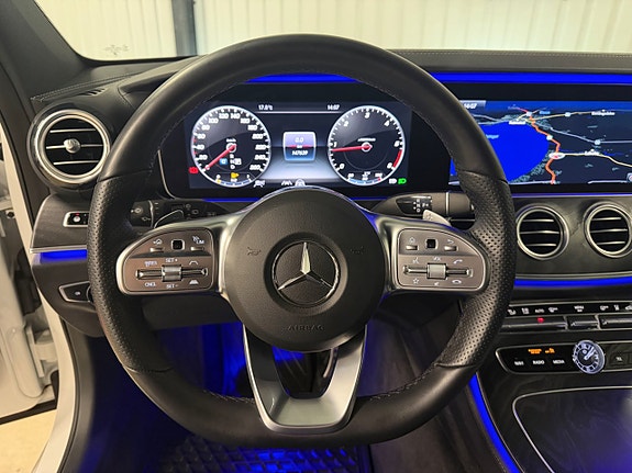 Mercedes-Benz E200 12 of 30