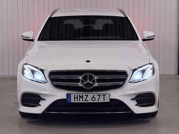 Mercedes-Benz E200 7 of 30