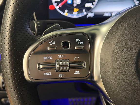 Mercedes-Benz E200 21 of 30