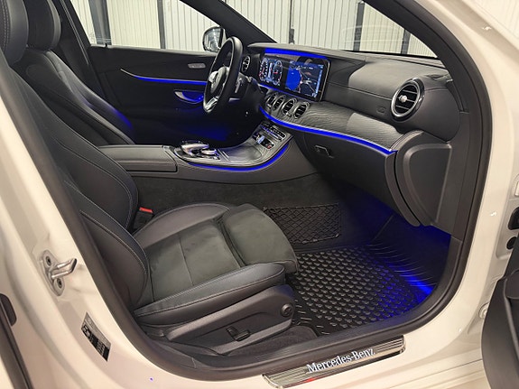 Mercedes-Benz E200 25 of 30