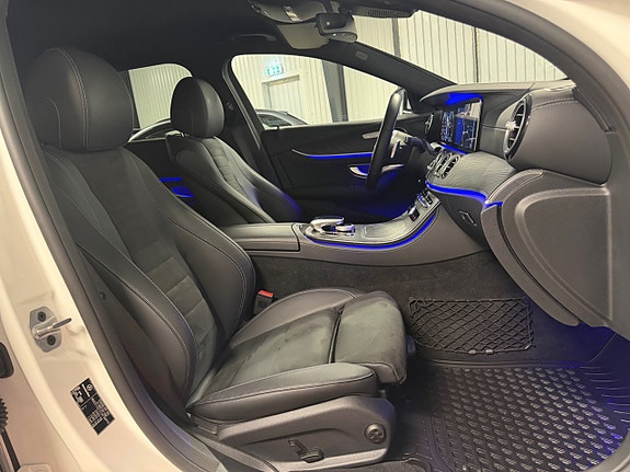 Mercedes-Benz E200 26 of 30