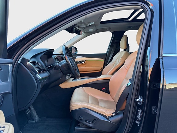 Volvo XC90 19 of 30