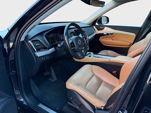 Volvo XC90 18 of 30