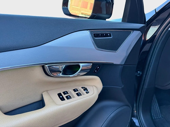 Volvo XC90 25 of 30
