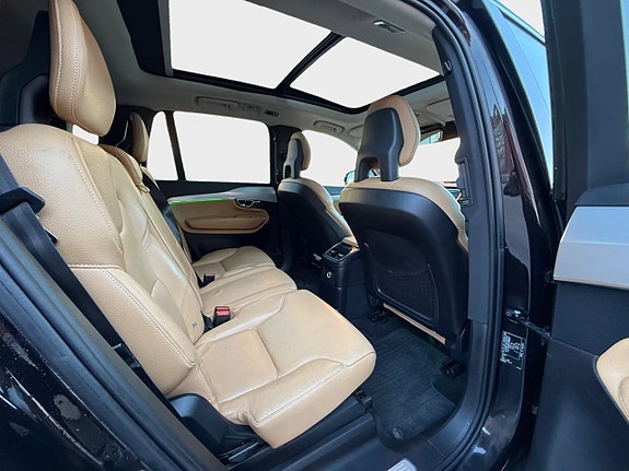Volvo XC90 26 of 30