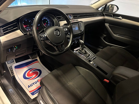 Volkswagen Passat Alltrack 4 of 5
