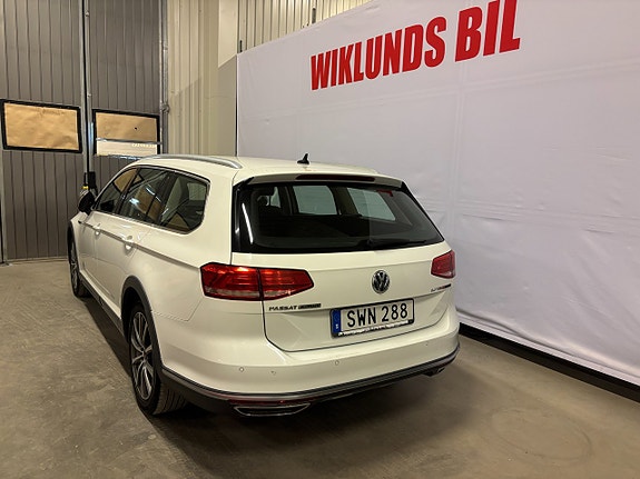 Volkswagen Passat Alltrack 3 of 5