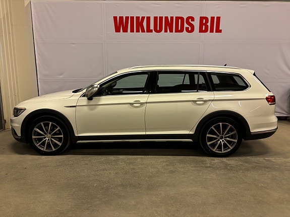 Volkswagen Passat Alltrack 2 of 5