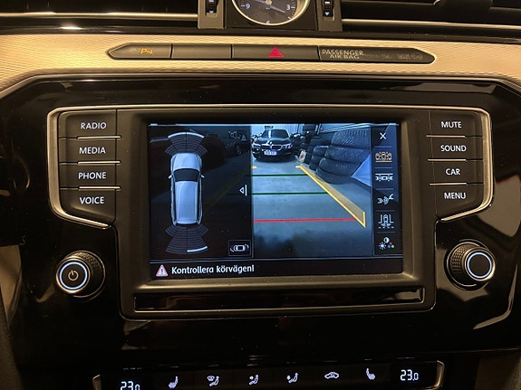 Volkswagen Passat Alltrack 12 of 20