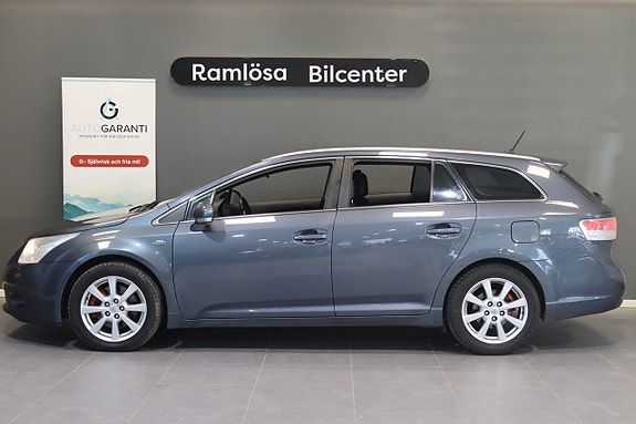 Toyota Avensis 2 of 5