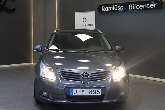 Toyota Avensis 4 of 5