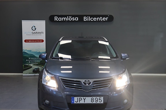 Toyota Avensis 3 of 5