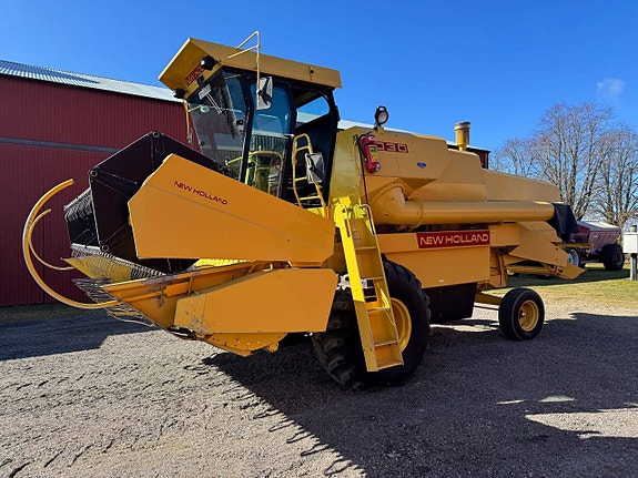 Tröska New Holland 8030, Fordson Dexta, Container 8 fot