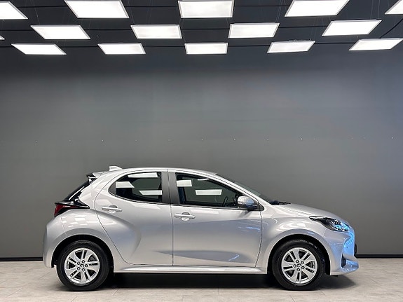 Toyota Yaris 5 of 5