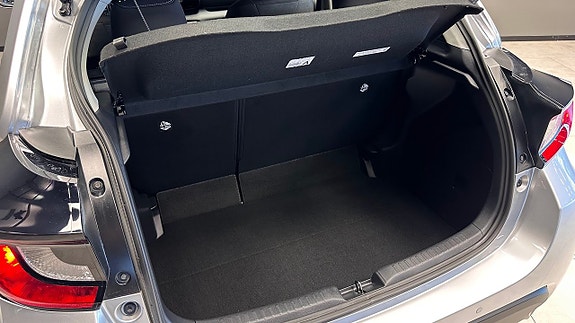 Toyota Yaris 16 of 22