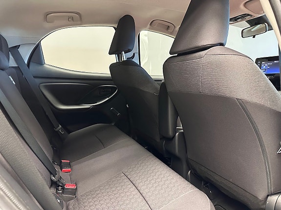 Toyota Yaris 8 of 22