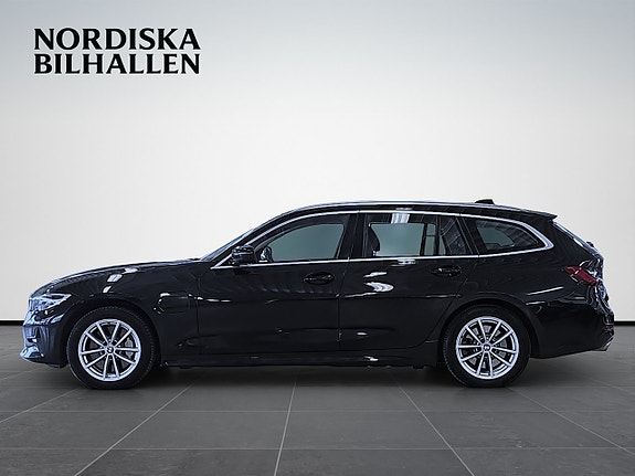 BMW 330e 4 of 5