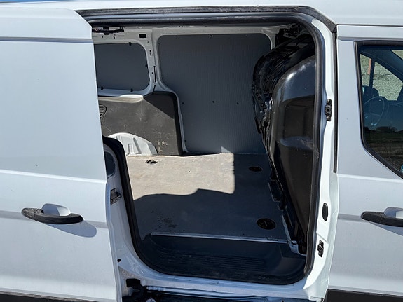 Ford Transit Connect 7 of 11