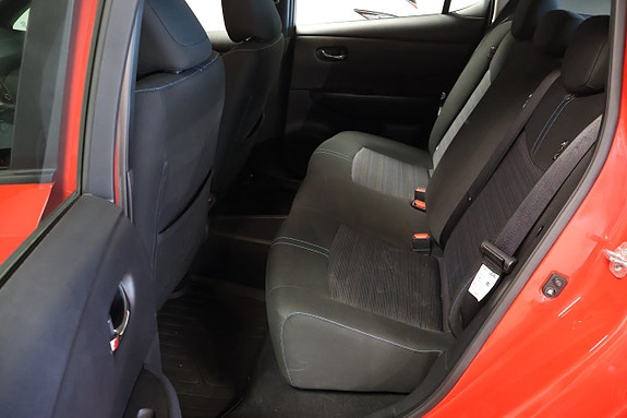 Nissan Leaf 4 of 5