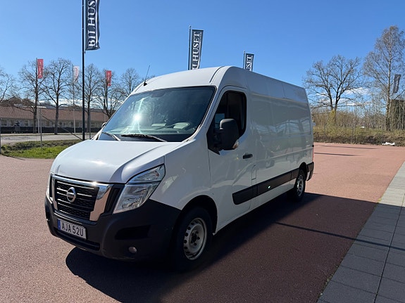 Nissan NV400 3 of 5