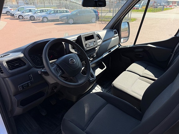 Nissan NV400 5 of 5