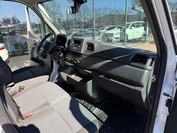 Nissan NV400 6 of 6