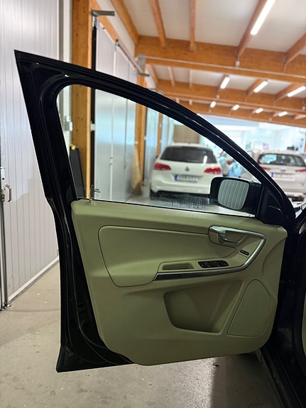 Volvo XC60 5 of 5