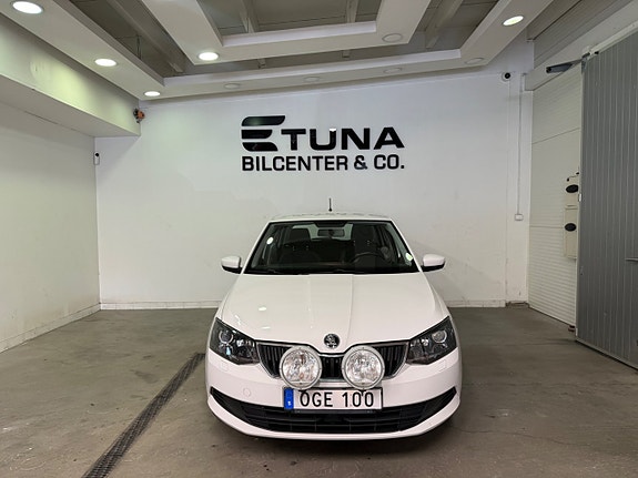Skoda Fabia 2 of 5
