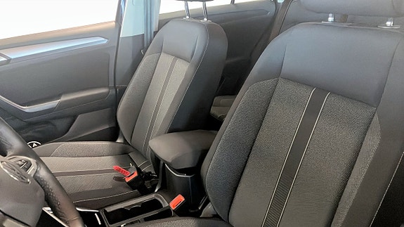 Volkswagen T-Roc 8 of 13