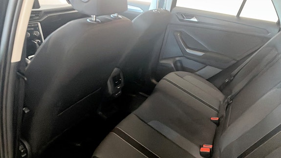 Volkswagen T-Roc 11 of 13