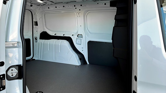 Ford Transit Connect 5 of 9