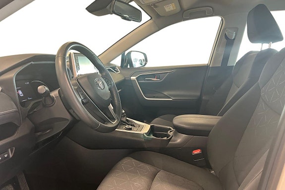 Toyota RAV4 12 of 23