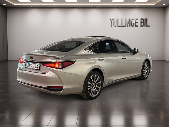 Lexus ES300h 5 of 5