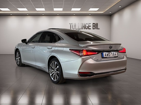 Lexus ES300h 3 of 5