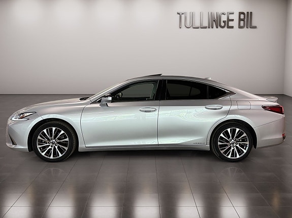 Lexus ES300h 2 of 5