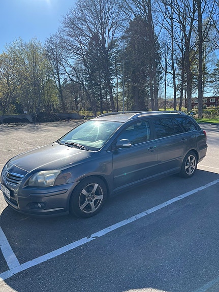 Toyota Avensis 3 of 5