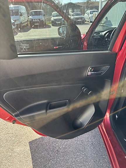 Suzuki Swift 16 of 18