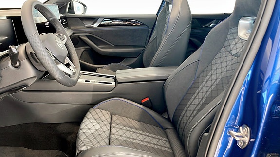 Volkswagen Passat 8 of 15