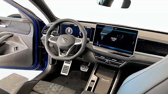 Volkswagen Passat 12 of 15
