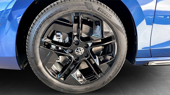 Volkswagen Passat 6 of 15