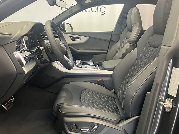 Audi Q8 10 of 17