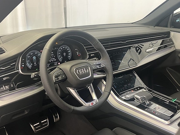 Audi Q8 13 of 17