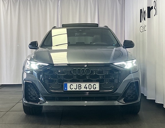 Audi Q8 2 of 17