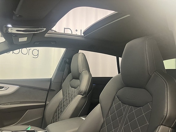 Audi Q8 12 of 17