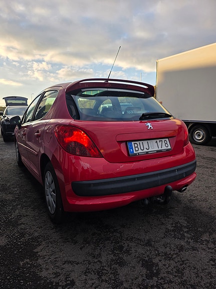 Peugeot 207 3 of 5