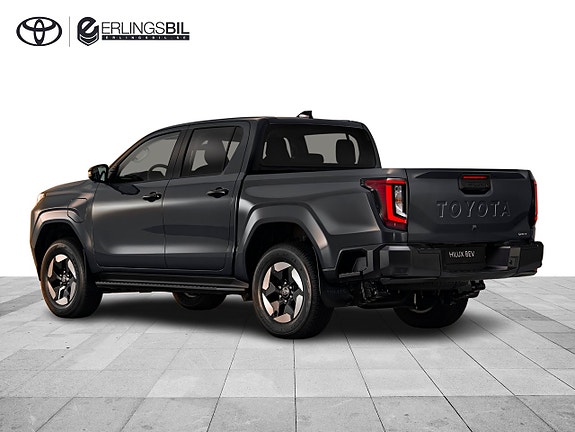 Toyota HiLux 2 of 3