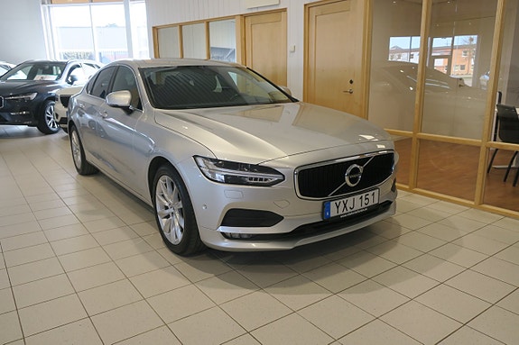 Volvo S90 2 of 5